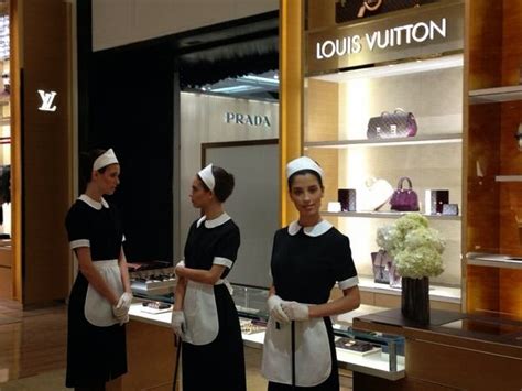 louis vuitton employees.